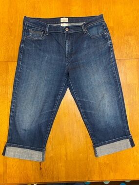 Levi’s 515 Capris, Cuffed Med Blue Denim, Women’s size 14
